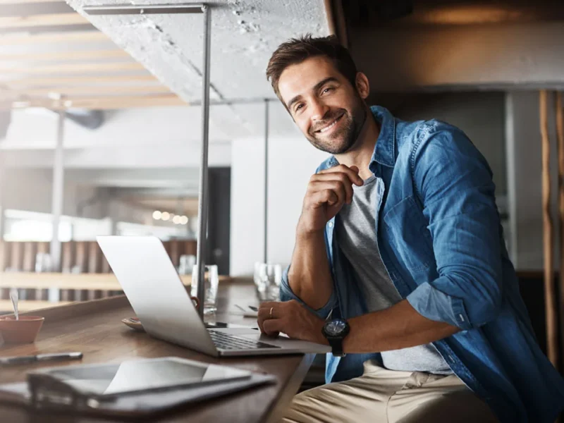 Small business answering service with affordable US-based virtual receptionists handling calls 24/7